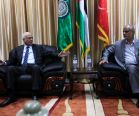 Arab League chief Nabil Elaraby (L) sits next to a Hamas official in Gaza Strip