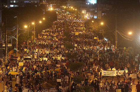 Organizadores do manifesto estimam que cerca de 30 mil pessoas tenham participado de passeata em Manaus