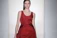 Vestido vermelho atraiu olhares durante Semana de Moda de Nova York