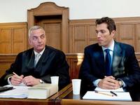 Der frühere N24-Börsenberater Markus Frick (rechts) erhielt 2011 eine Bewährungsstrafe wegen Manipulation am Aktienmarkt - er hatte bei Empfehlungen in seinen Börsenbriefen eigene wirtschaftliche Interessen verschwiegen. Foto: dpa