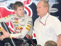 Helmut Marko spricht mit Sebastian Vettel. Foto: dpa