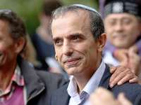 Wieder aus dem Krankenhaus entlassen: Rabbi Daniel Alter trägt noch sichtbare Blessuren. Foto: dpa