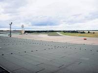 Ist hier irgendwo noch ein Plätzchen frei? Auf dem Flughafen Tempelhof werden an diesem Wochenende mehr als 120 000 Zuschauer bei den Konzerten erwartet. Foto: Kitty Kleist Heinrich
