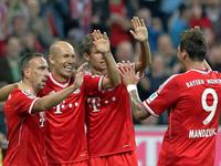 Same procedure... die Bayern gewinnen weiter. Gegen Mönchengladbach siegen sie mit 3:1. Hier jubeln sie über das zwischenzeitliche 2:0 von Mario Mandzukic (r.) Foto: Reuters