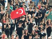 Auf der Straße. Demonstranten im Juni in Istanbul. Viele von ihnen sind Studierende, an den Unis gründen sie Gruppen zur Mitbestimmung. Foto: REUTERS