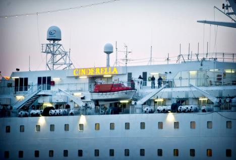 Viking Line peruu Cinderellan lähdön Maarianhaminasta Tukholmaan sääolosuhteiden vuoksi 8. helmikuuta 2015. TS/Riitta Salmi